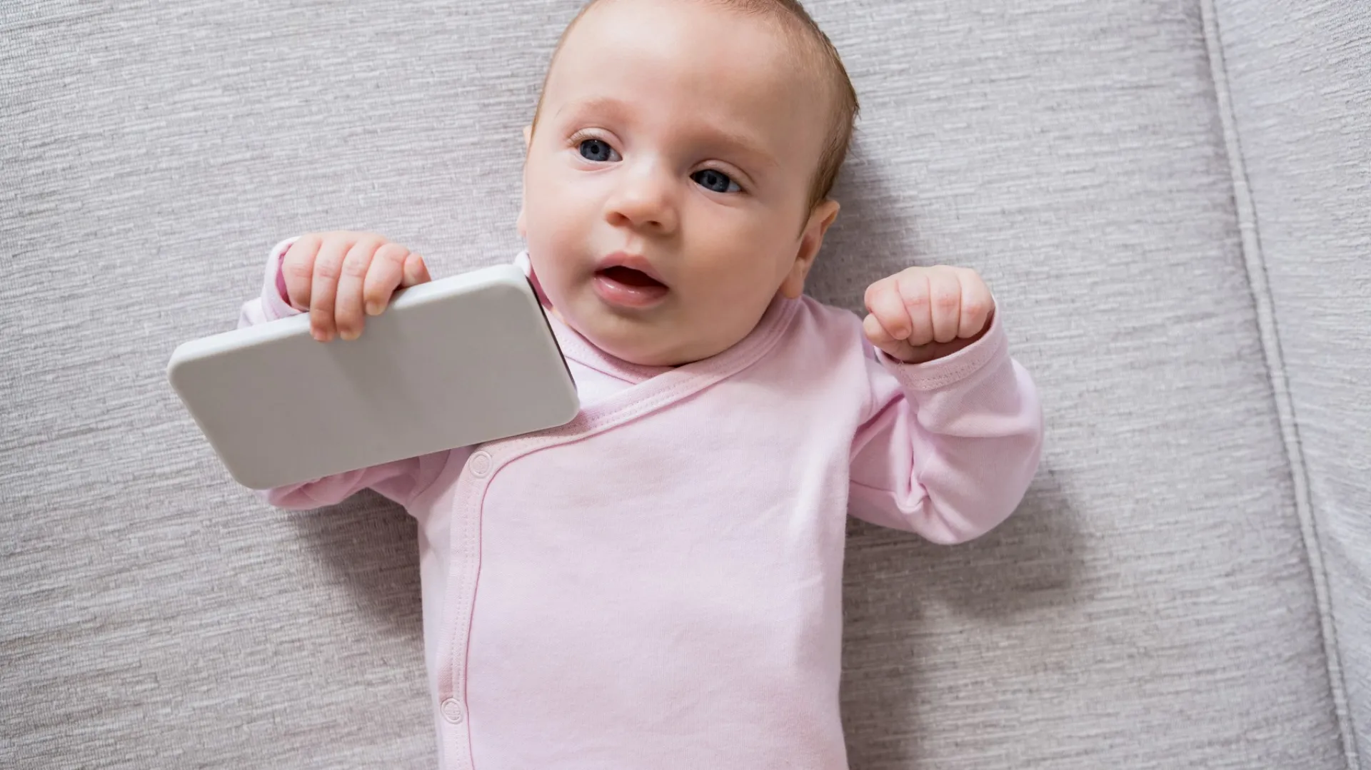 Cercetătorii din Singapore arată cum ecranele dăunează creierului bebelușilor