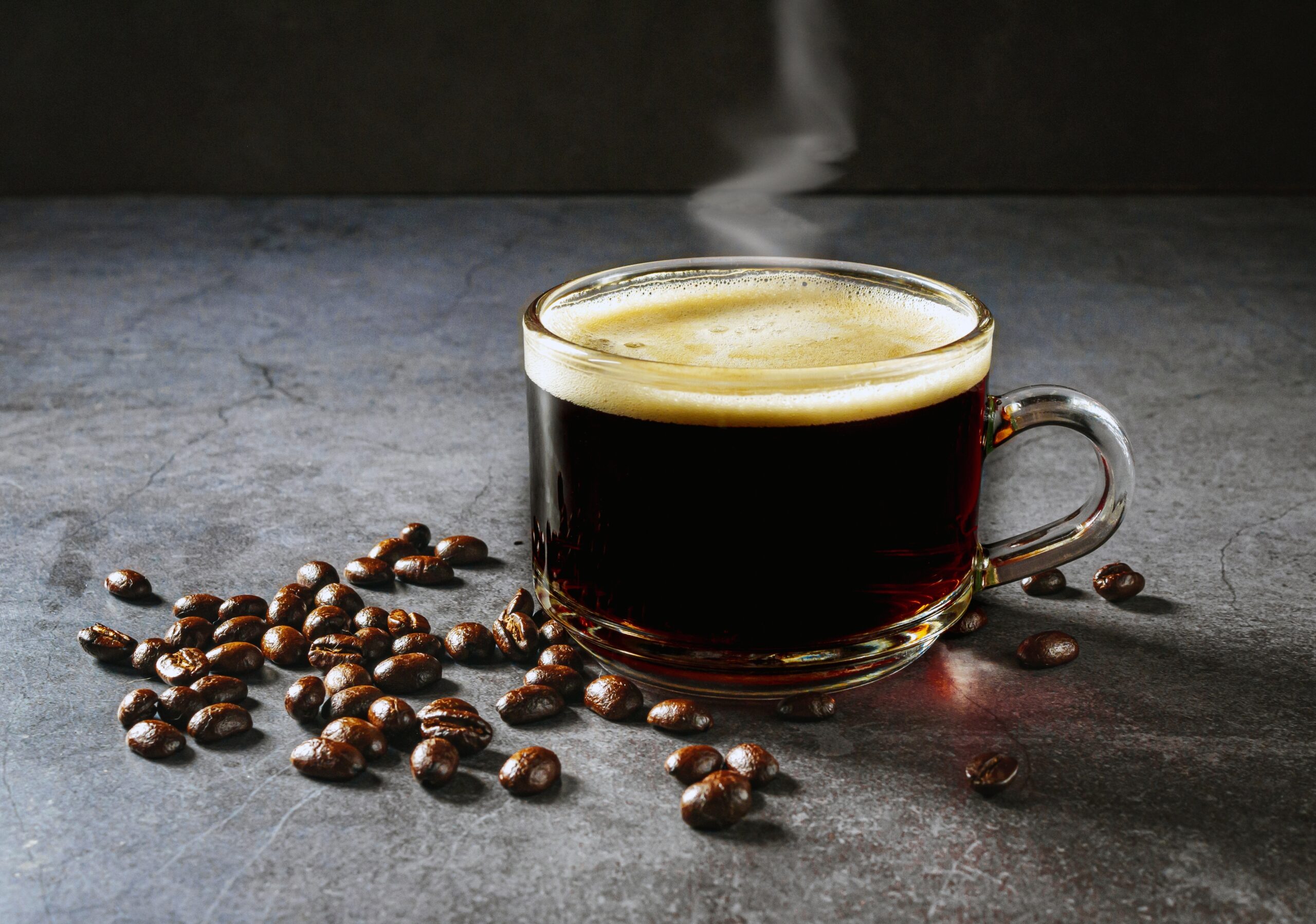 Consumul moderat de cafea ar putea proteja împotriva demenței, conform unui studiu recent. De ce varianta decofeinizată nu are același efect
