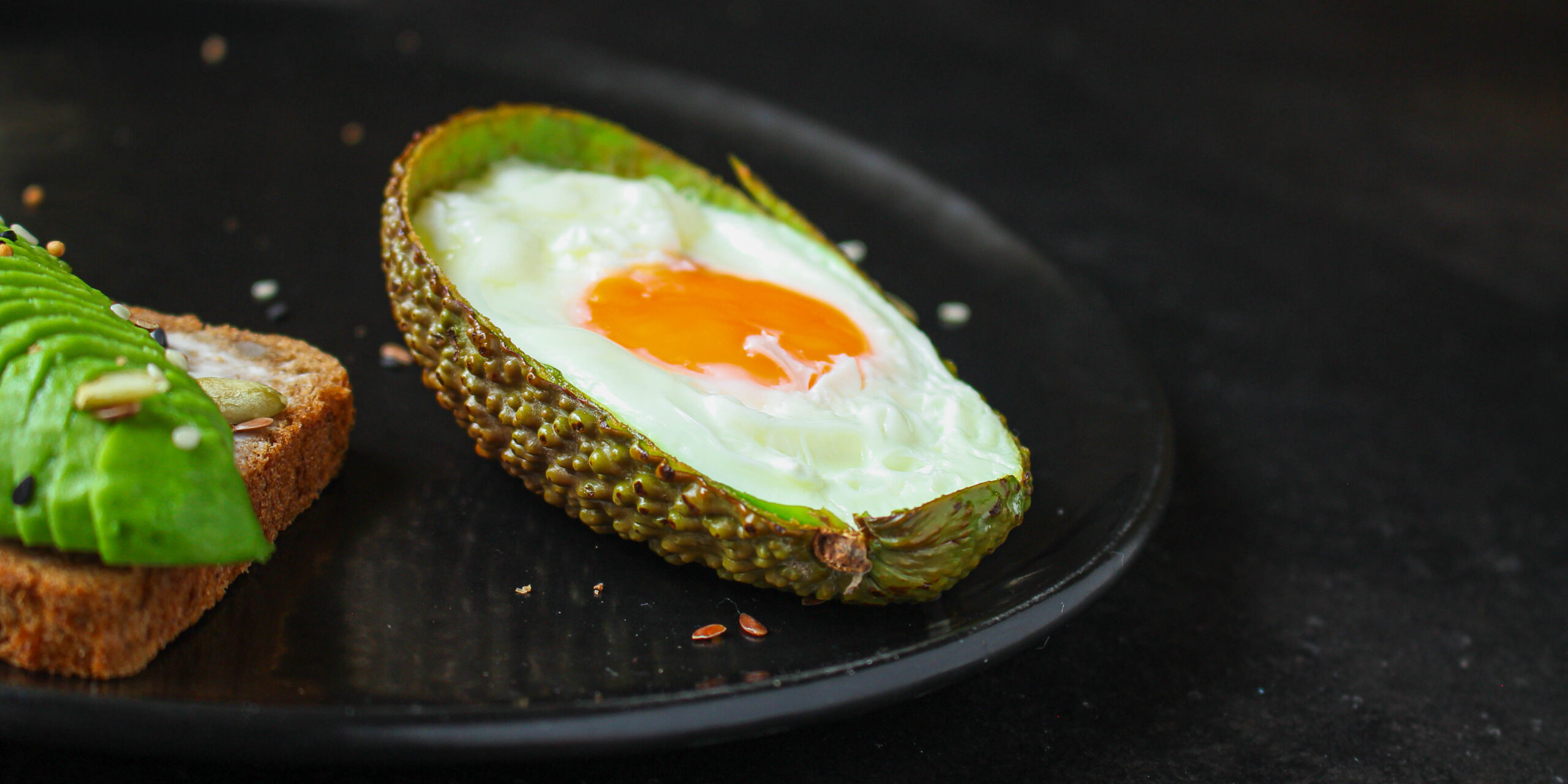 Cât de sănătoasă este o masă cu avocado și ouă. Greșeala pe care o facem când încercăm să reducem din calorii