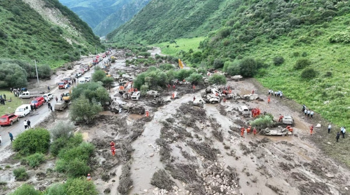 Viitură devastatoare într-o zonă de camping din China. Zece persoane au murit, iar alte 23 au fost rănite Viitură devastatoare într-o zonă de camping din China. Zece persoane au murit, iar alte 23 au fost rănite