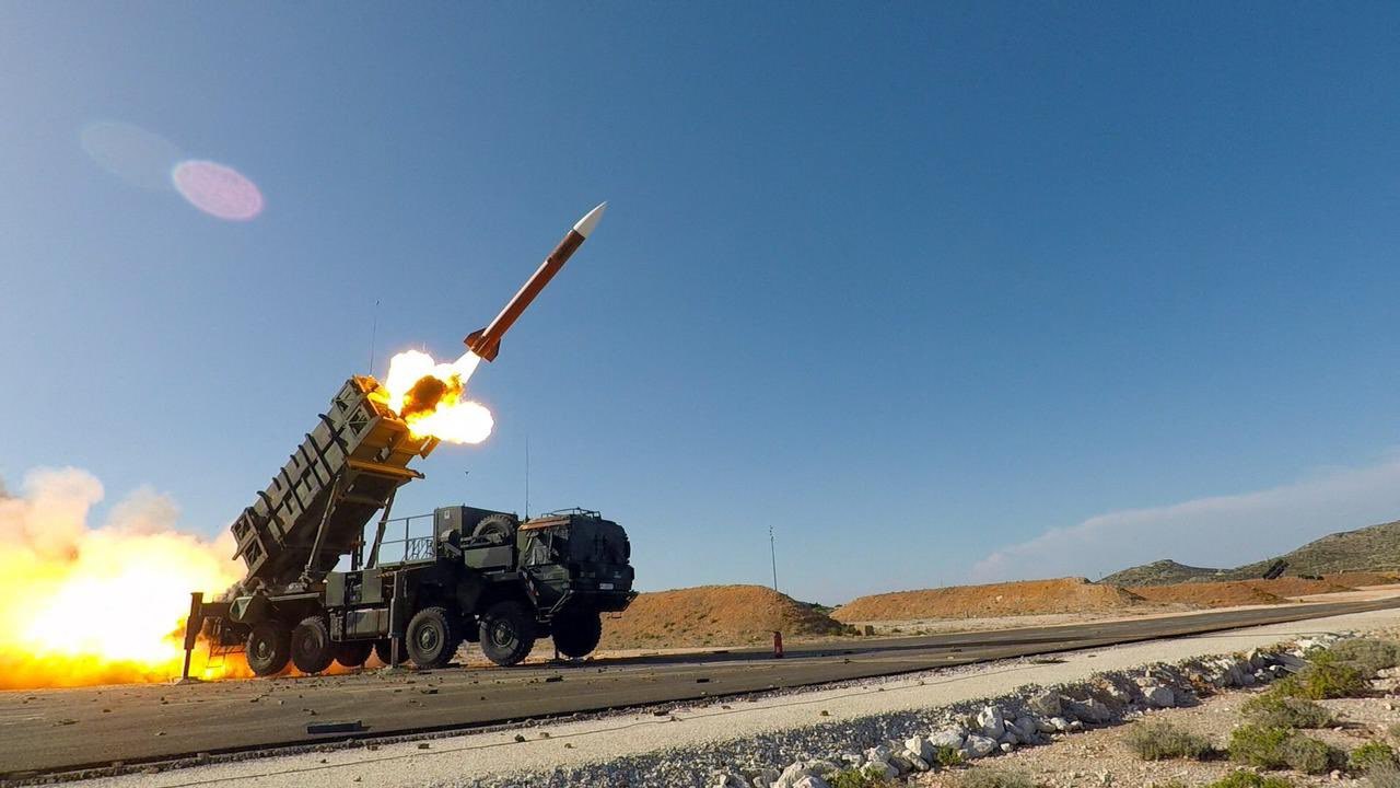 De la obuziere la Patriot: testul pe care Ucraina trebuie să-l treacă pentru a produce armament occidental