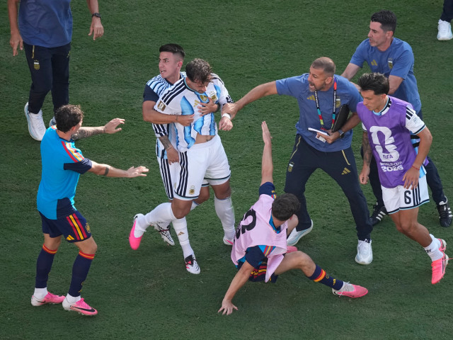”E o rușine! Nu are ce căuta pe terenul de fotbal”