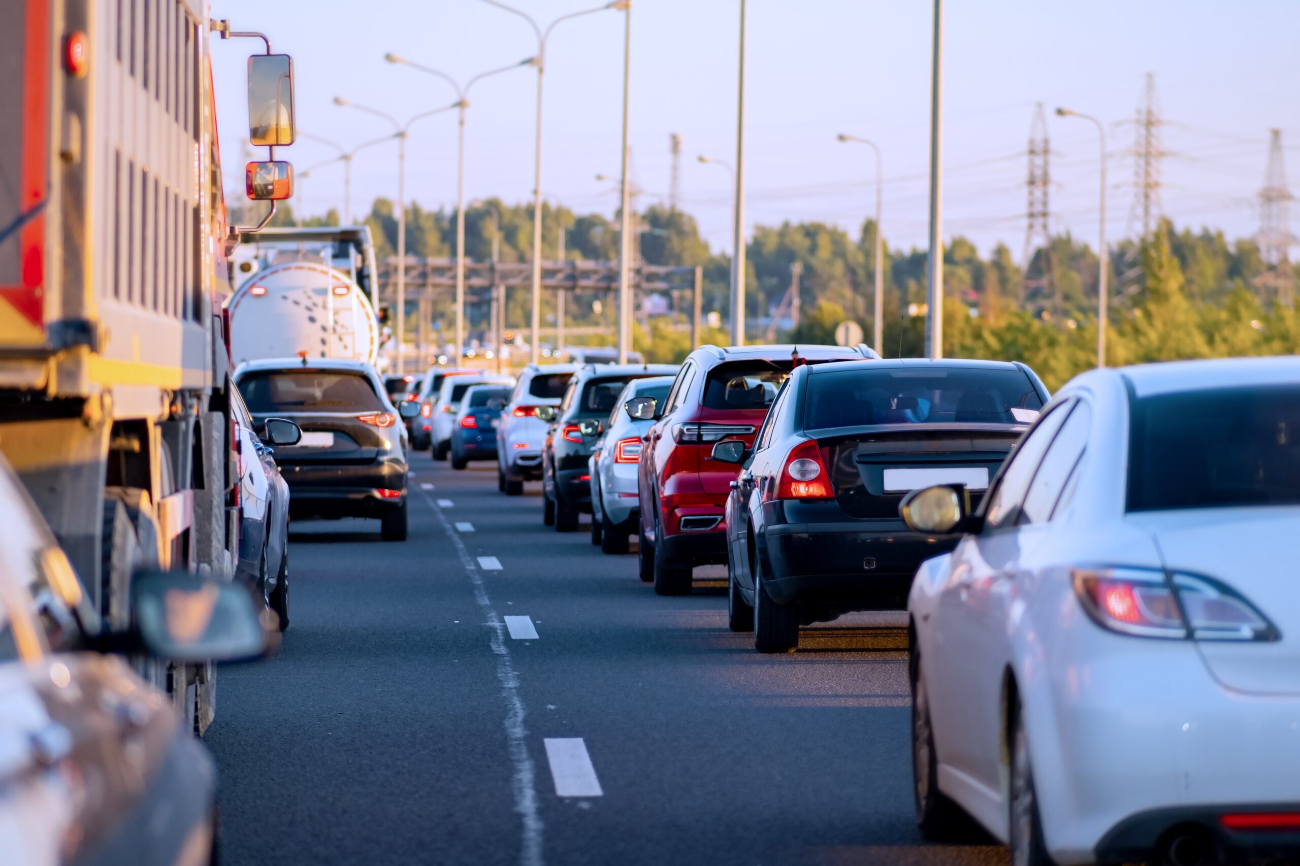 Expunerea pe termen lung la zgomotul produs de traficul rutier ar putea crește riscul de Parkinson, arată un studiu