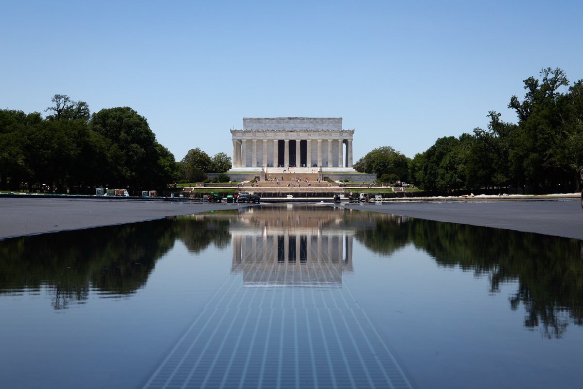 Trump își contrazice propriul Departament de Justiție în cazul piscinei de la Memorialul Lincoln Trump își contrazice propriul Departament de Justiție în cazul piscinei de la Memorialul Lincoln