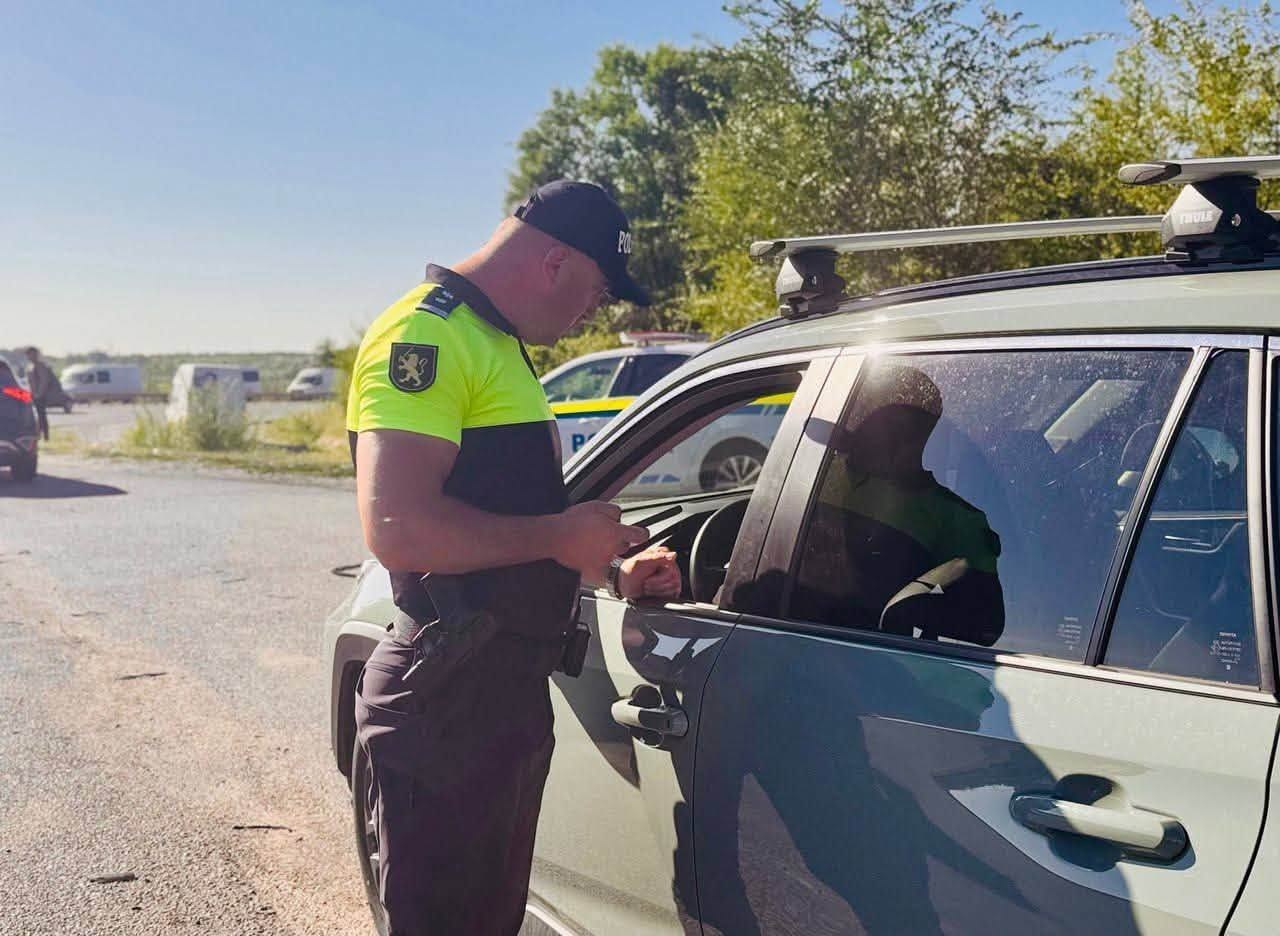 „Nu eu eram la volan, mergea pe autopilot”. Ce explicație a găsit un tânăr prins de polițiști fără permis „Nu eu eram la volan, mergea pe autopilot”. Ce explicație a găsit un tânăr prins de polițiști fără permis