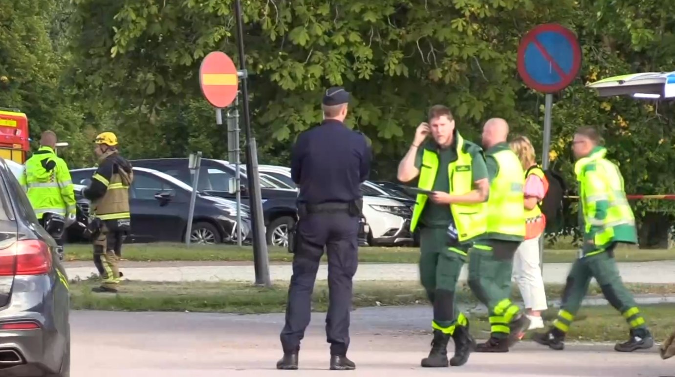 A fost reţinut un al doilea suspect după atacul mortal, cu sabia, dintr-un liceu din Suedia