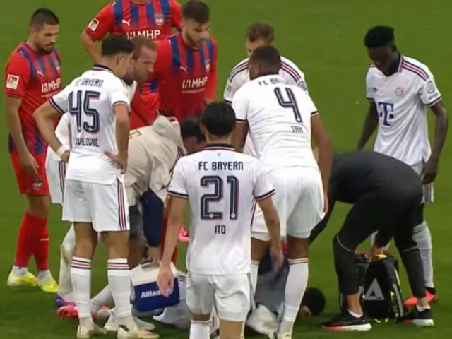 Galerie Foto | Clipe de panică la Bayern! Jamal Musiala a leșinat din nou pe teren, în decurs de 3 zile