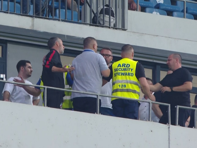 Video | Mihai Stoica, implicat într-un scandal pe ”Ion Oblemenco” în timpul meciului Universitatea Craiova