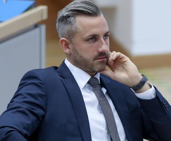 Un moment periculos pentru Germania. Dacă un reprezentant al ultra-dreptei AfD ar deveni cancelar, 22% dintre germani ar pleca din țară Un moment periculos pentru Germania. Dacă un reprezentant al ultra-dreptei AfD ar deveni cancelar, 22% dintre germani ar pleca din țară