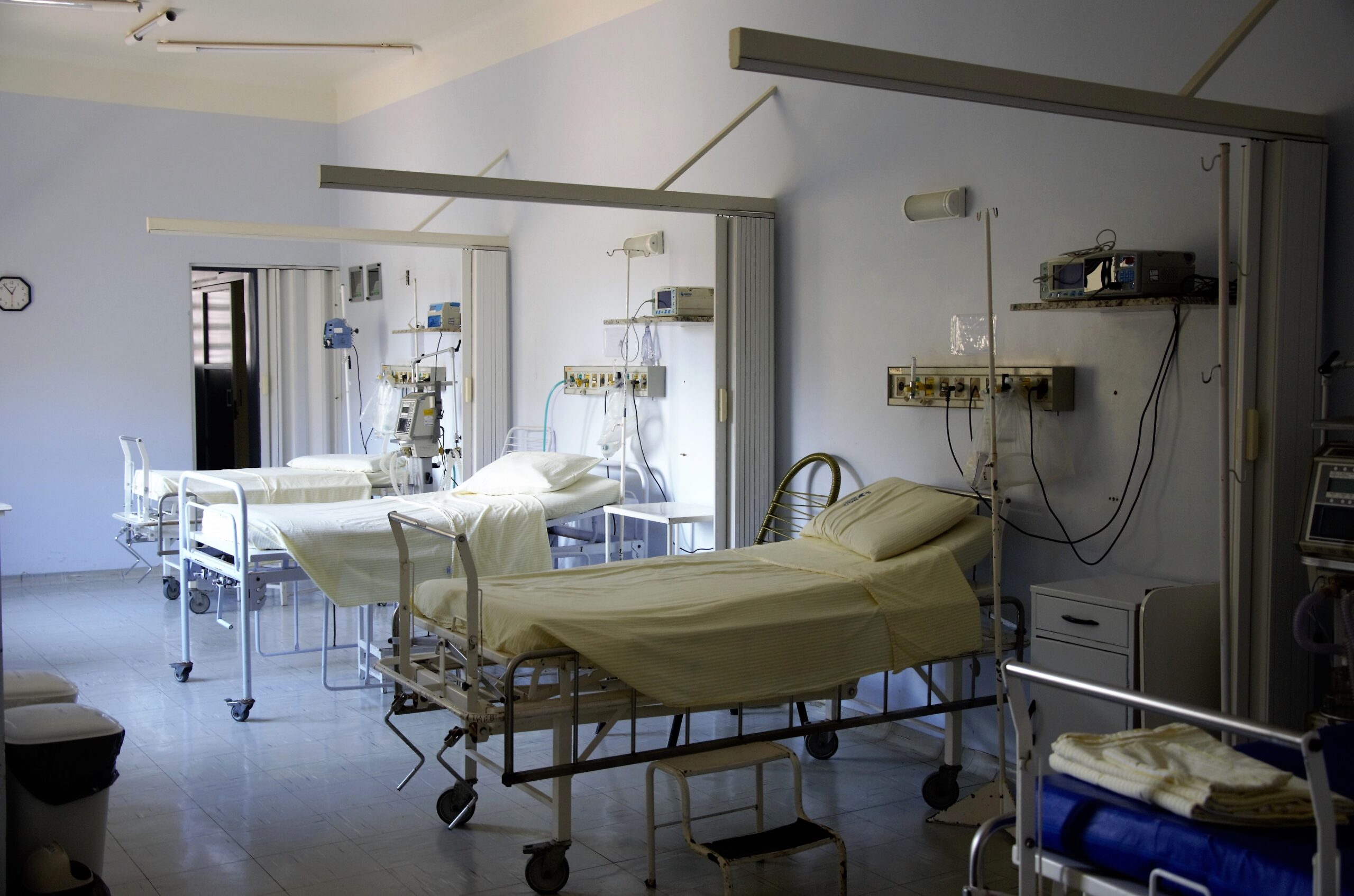 Povestea pensionarului din Gorj care a câștigat în instanță decontarea integrală a costurilor unei operații la o clinică privată