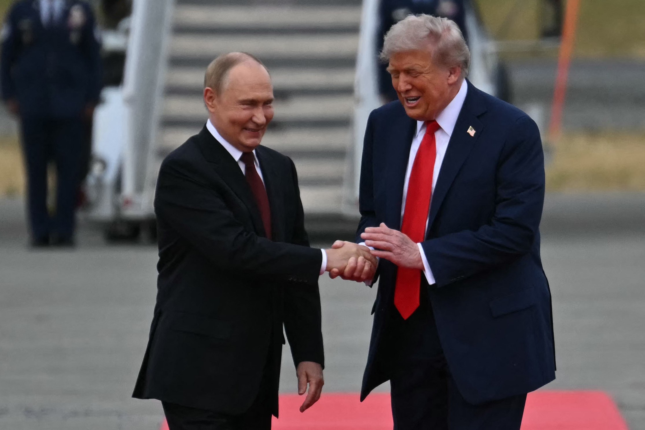 The Telegraph: Trump înfige un cuțit în spate Ucrainei pentru cinci minute de ajutor în perioada alegerilor de la jumătatea mandatului The Telegraph: Trump înfige un cuțit în spate Ucrainei pentru cinci minute de ajutor în perioada alegerilor de la jumătatea mandatului
