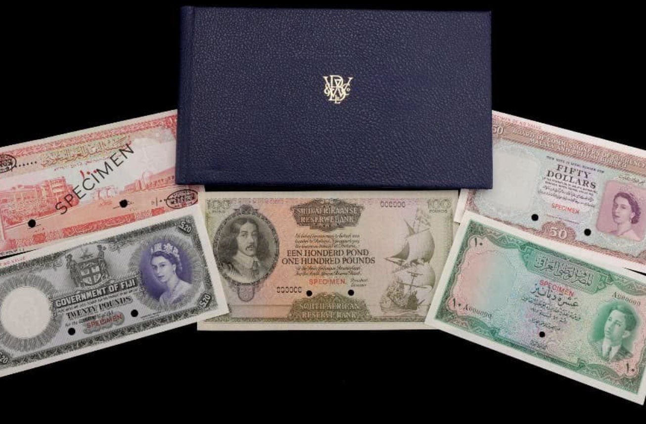 O donație banală s-a transformat într-o comoară de 85.000 de lire. Ce au găsit voluntarii în câteva albume