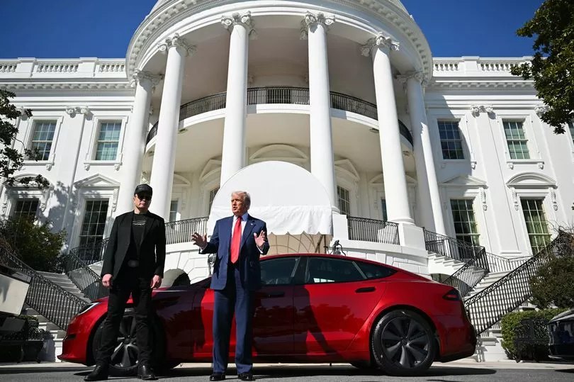 Tesla scumpește încărcarea mașinilor electrice în SUA. Cum încearcă Elon Musk să transforme energia într-o sursă de profit