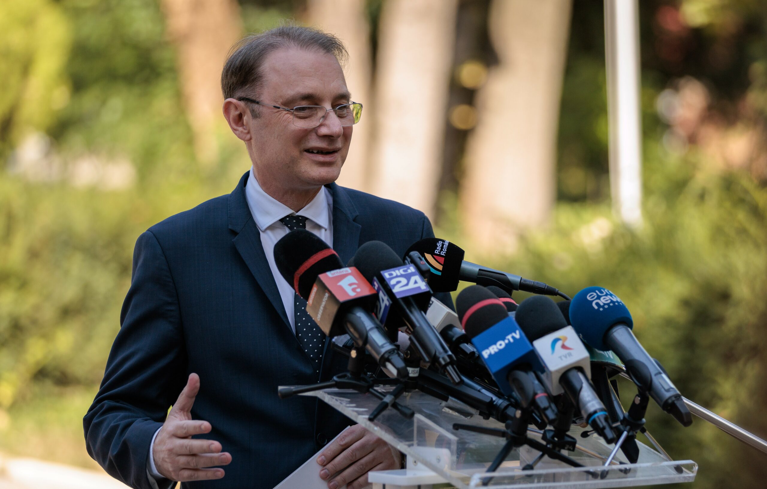 Luca Niculescu a trecut la „tăiat panglici”, după doar o săptămână de când a preluat mandatul. Premierul va inaugura noua secție a unui spital din București